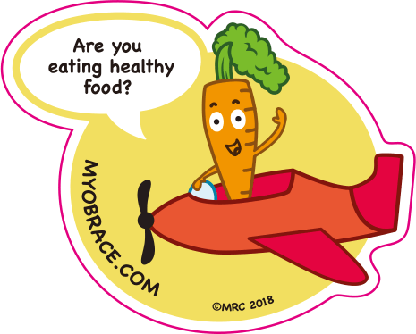 マウスピースでトレーニングを行う負担の少ない矯正治療です。