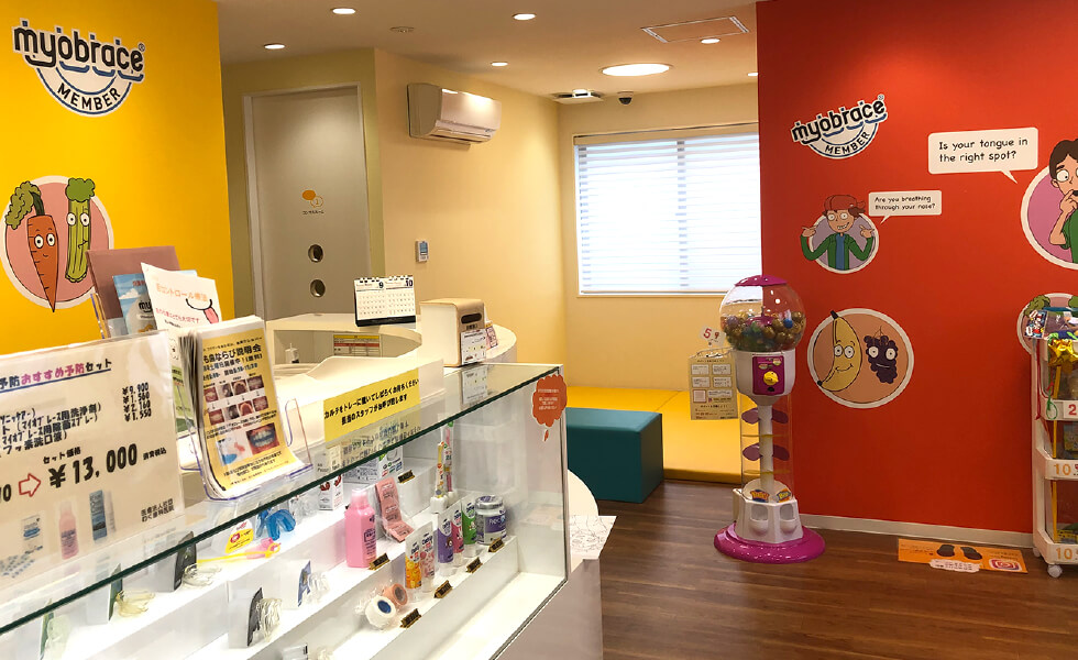 頑張ったお子様にはガチャガチャのプレゼントをご用意。